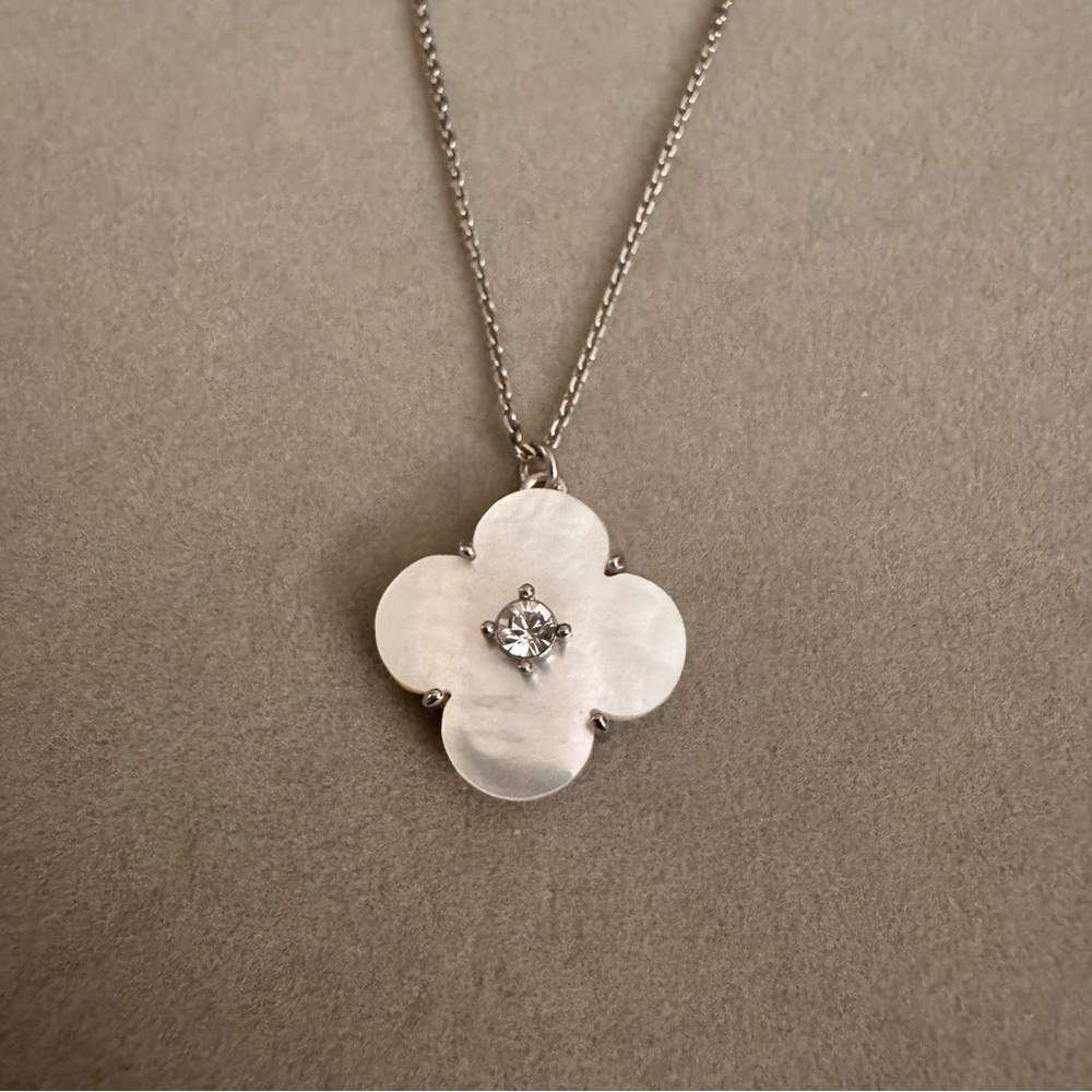 Anteprima Shell Fiori Flower Pendant Necklace - Japanese/Italian Luxury Brand
